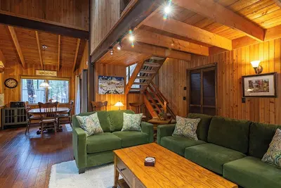 Image de Sm079 |Private Hot Tub with this cozy Cabin in the woods Rare 3 night minimum