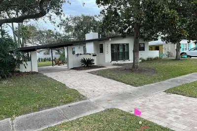 Image de Welcome to Boho Loco – Your Stylish Beach house in Ormond Beach, Fl!