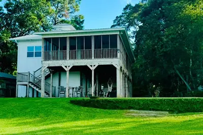Image de Perfect waterfront home on Dog River, Mobile, Al. Bring your boat!