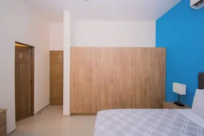 Image de Ph 2 br 2 Bath Jacuzzi super close to marina area