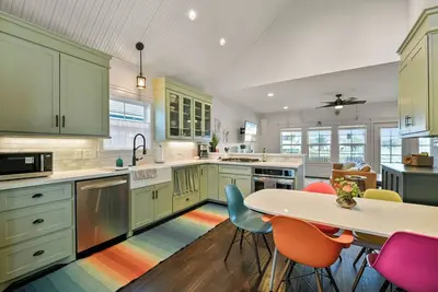 Image de Artistic & Charming 2-bedroom house on quiet lake near Nasa and Galveston