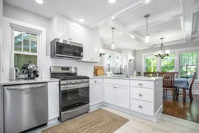 Image de Modern Traditional 4-bedroom house in South Bend - Walk to Nd!