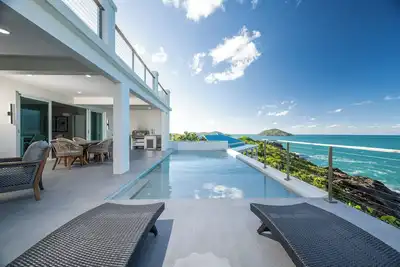 Image de New- Oceanfront Villa Tropaco-4br 4. 5ba with Pool