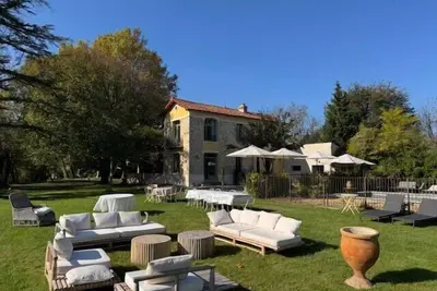 Image de Magnifique Maison Bourgeoise Rénovée avec Élégance et Style Art Déco