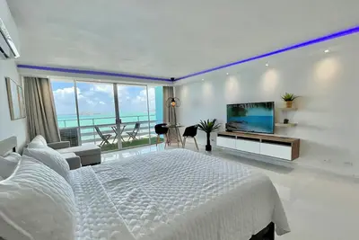 Image de Breathtaking Oceanfront Studio
