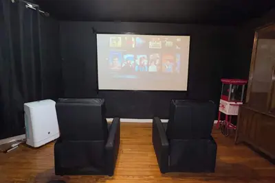 Image de 2-bedroom house with WiFi, Movie Theater, Home Office No Cleaning fee