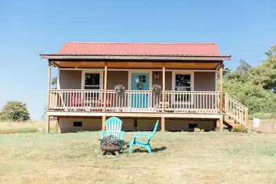 Image de Charming Cottage on 15 Acre Farm near Romney, Wv