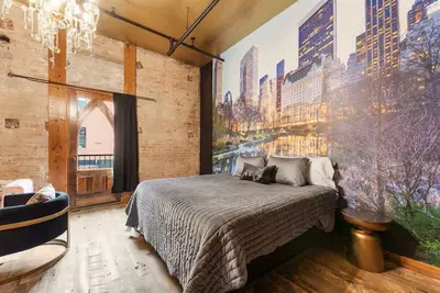 Image de Welcome to Black Palace-C! A beautiful downtown loft with easy access to everyth