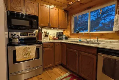 Image de Lovely 2-bedroom Adirondack lakefront cabin - perfect for hikers & snowmobilers!