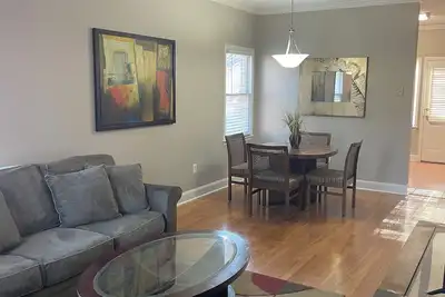 Charming 2-bedroom condo with perfect central location!