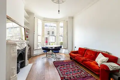 Image de Retro Charm and Modern Comforts