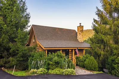 Image de Cozy 3 level cabin in charming Banner Elk. Stunning views and central location.
