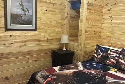 Image de Cozy cabin with WiFi and Ac in lovely Stevenson. Perfect weekend getaway. \n