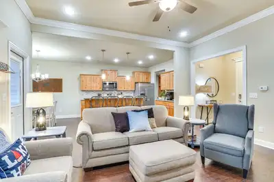 Image de Table Rock Lake Retreat: Walk to Shore!