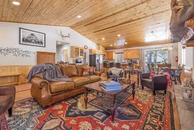 Image de Timberwood Cabin Elegance 3bdr, 2bth, Huge Game Room Prime Location Big Bear Lake