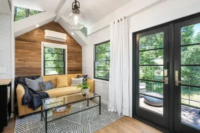 Image de Modern Wine Country Tiny Home with Gas Fire Pit