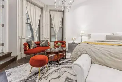 Image de Modern French Luxury Condo by Midtown Central Park
