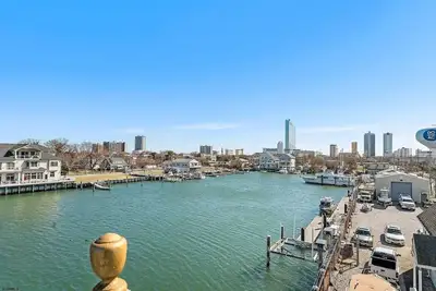 Image de Do with Ac  Waterfront Marina Penthouse w Kayaks