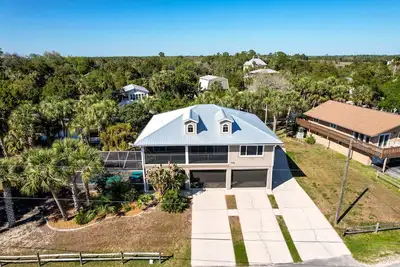 Image de Canal Front|Heated Pool|Dock|Firepit|Dog Ok|Sleeps 9
