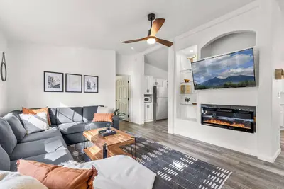 Image de Chic Cozy Forest Retreat w/ Ev Charger