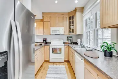 Image de Historic Charm w\/ Modern Comfort Near Uva Grounds