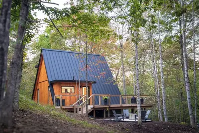 Image de Modern A Frame, Prime Location, 6-Acres, Fire Pit, Hot Tub, King Bed, Pets Ok