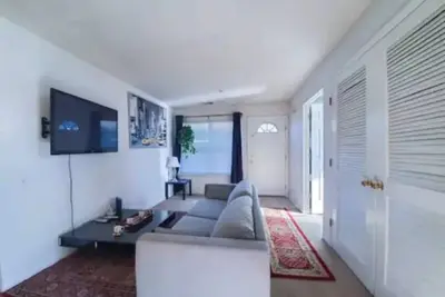 Image de Cozy 3 bed 2 full bath first floor apartment washer dryer 10 minutes to station