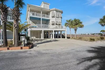 Image de The Fun House | Walk to Florabama | Parking for 6 cars | Dog Friendly | Beach Getaways