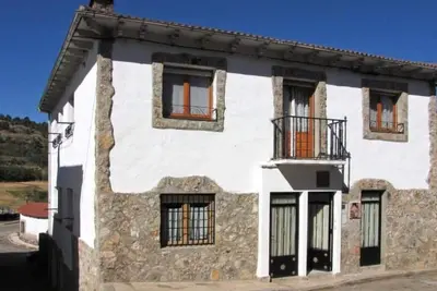 Image de Maison sur les montagnes 'El Fronton' avec vue montagne