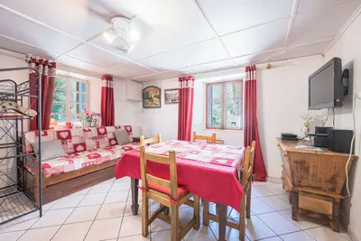 Image de Appartement 'Rose Des Neiges' avec vue sur les montagnes, jardin partagé et Wi-Fi