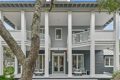 Image de \"Once Upon A Time\" Fully Renovated Rosemary Beach Cottage, South of 30a - Steps to Beach + Pool