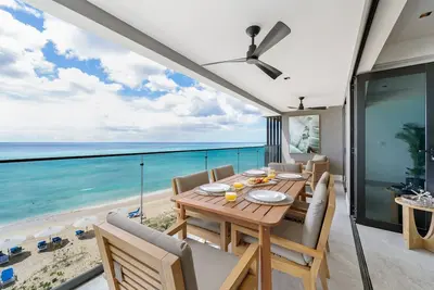 Image de Contemporary Beachfront Condo - Allure 403
