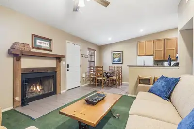 Image de Table Rock Access-2 Bed Bungalow w Free Silver Dollar City Tickets-Ozarks Views-Pickleball-Cmty Pool