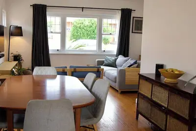 Image de Large Family Home with heated pool close to beach
