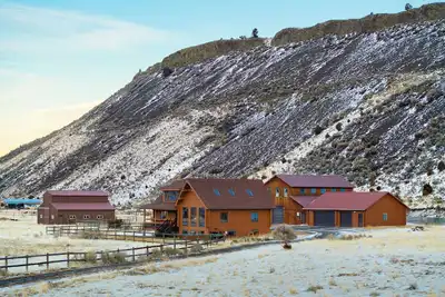 Image de Spacious & Stunning 6-bedroom Log Cabin Home Great for Large Gatherings!