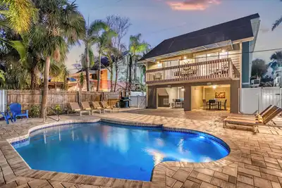Image de Seashell Cottage - Pool Getaway with a walk to Siesta Key Beach and Village