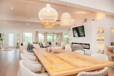 Image de Lakeview Home with Sunset Deck & Firepit - Near Sdc - Resort Access