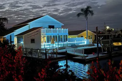 Image de Charming Ocean Front 3-bedroom and 4 Bath with WiFi and Ac in Hernando Beach