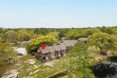 Image de Cozy upstairs Studio Condo at Diamondhead overlooking the Lake & Country Club