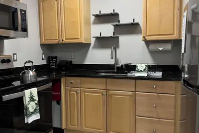 Image de Peaceful, Immaculate Apartment! Centrally located, unique & fully furnished!