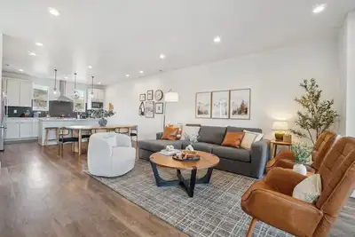 Image de The Foxtrot on Mesa Arch Lane, a Crafty Casitas townhome packed with goodness