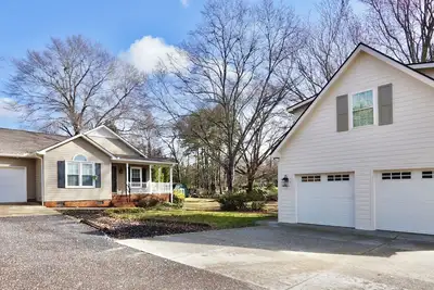 Image de Home Plus Apartment on Large, Quiet Lot Near Gsp Airport, Greenville, Greer