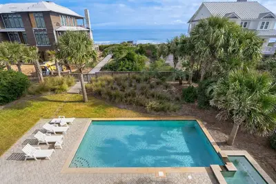 Image de Beautiful Oceanfront home with a pool