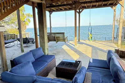 Image de Waterfront 3bed/2bath with Hot Tub/Jacuzzi near Kemah Boardwalk Nasa Galveston
