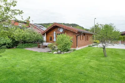 Image de Maison de vacances 'Moi Holzhaiseli' avec terrasse privée, jardin privé et Wi-Fi