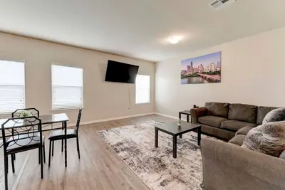 Image de 5 Bedroom Modern Home