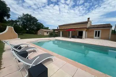 Image de Villa ensoleillée avec piscine et jardin, 30 min de St Maxime