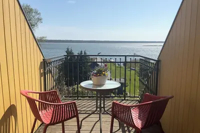 Image de Vacation apartment in an authentic captain's house, breathtaking water views