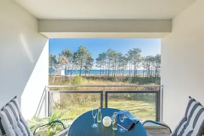 Image de Apartment with balcony and sea view, direct beach location