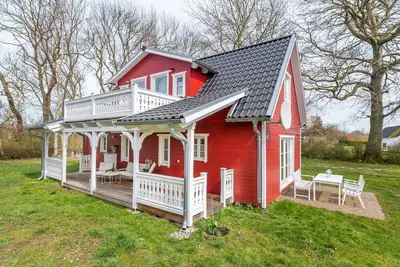 Image de Idyllic semi-detached house with terrace and huge garden, close to the beach